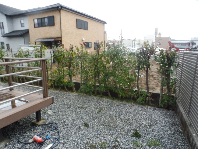 お手入れが大変だった生垣は撤去しました。
施工前
Garden　Life　北川産業株式会社
担当　岐阜店　北川