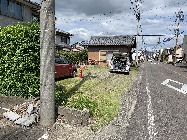 〈施工前写真〉現状芝をめくり、床舗装がご希望。お手入れも軽減できます。

Garden　Life　北川産業株式会社
担当:岐阜店　高田