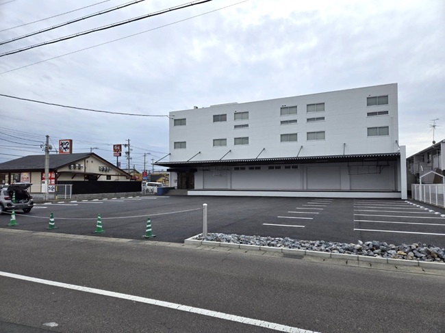入口の所に割栗石を入れた事によりｱｸｾﾝﾄになりました。