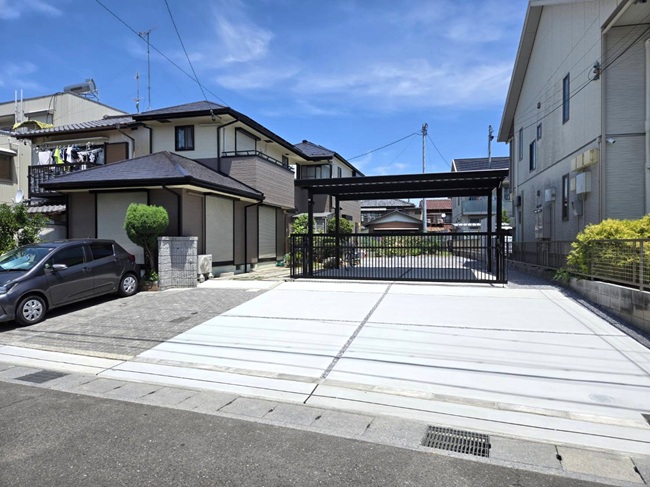 ｺﾝｸﾘｰﾄにした事によって何台も車がとめれる様になりました。