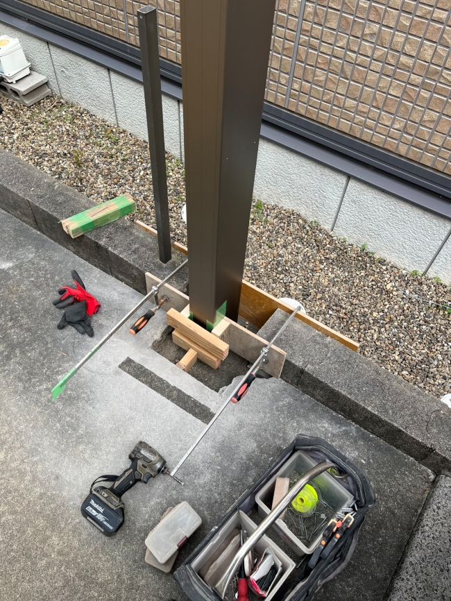 カーポート柱立ての上、型枠組み